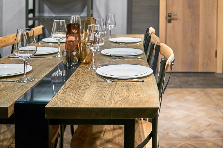 Дерево, стекло и металл