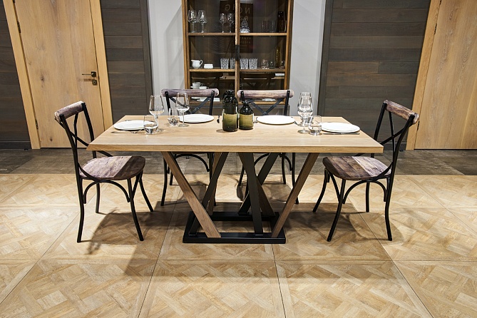 Dining table in loft style for 4 to 6 individuals